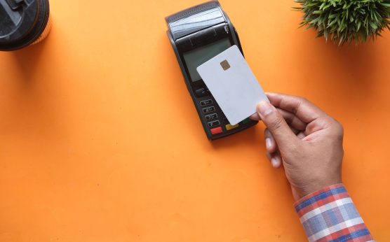 Inteligencia artificial impulsa las ventas digitales de los bancos en América Latina