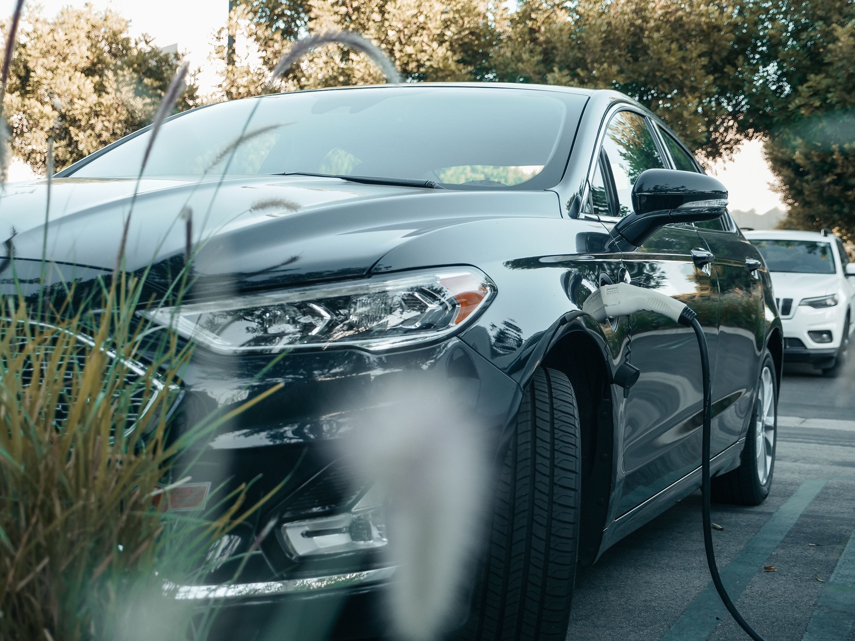 Ventas de vehículos electrificados alcanzan récord de participación en el mercado peruano