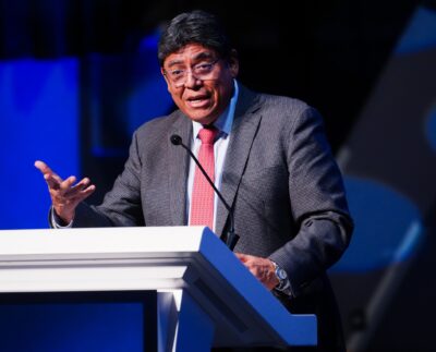 MEF anuncia medidas para evitar una desaceleración económica que afecte a las microempresas